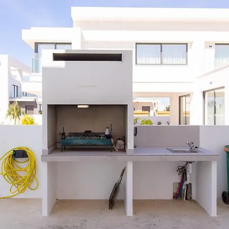 Nelia Panorama Πρωταράς