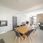 Nelia Panorama *