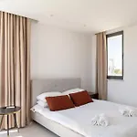 Nelia Panorama